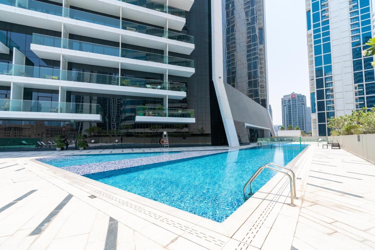 Marquise Square Studio For 4 Guests Pool Gym By Globalstay Dubai Exterior foto