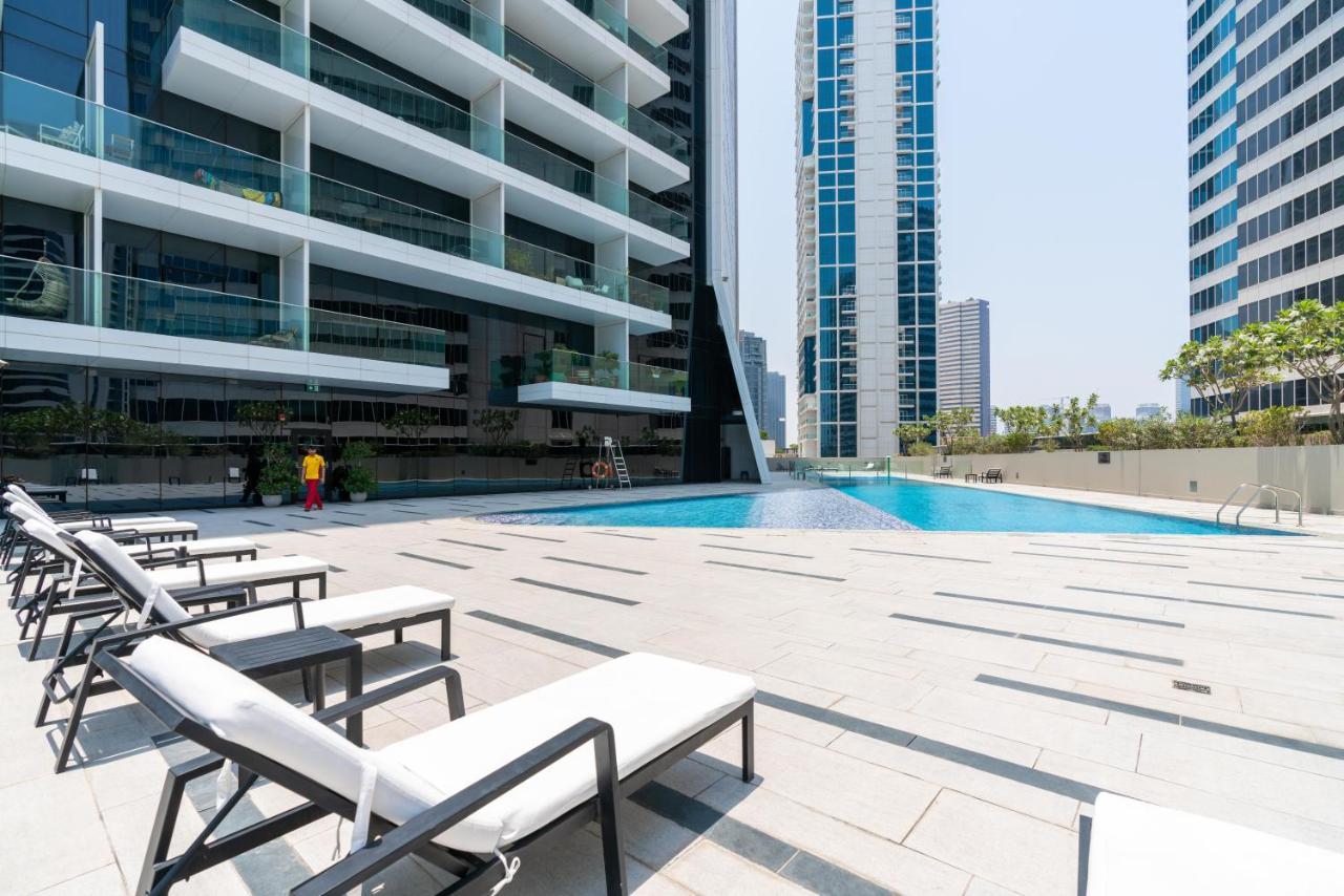 Marquise Square Studio For 4 Guests Pool Gym By Globalstay Dubai Exterior foto